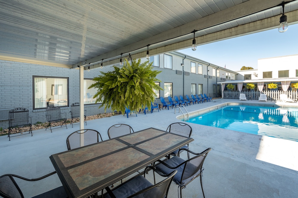 Days Inn & Suites by Wyndham Branson - photo 45