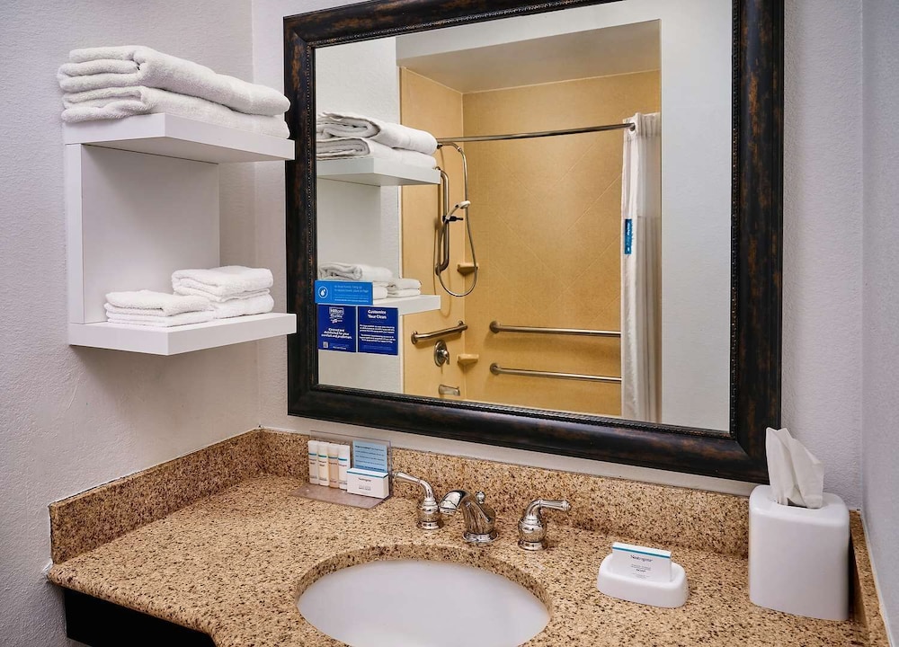 Hampton Inn Covington - photo 17