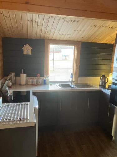 Log Cabin in the City with hot tub — 5-Star Luxury Hotel in Culloden, United Kingdom