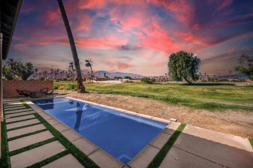 Brand new home Living the dream with golf and sunset views — 4-Star Luxury Hotel in Indio, United States