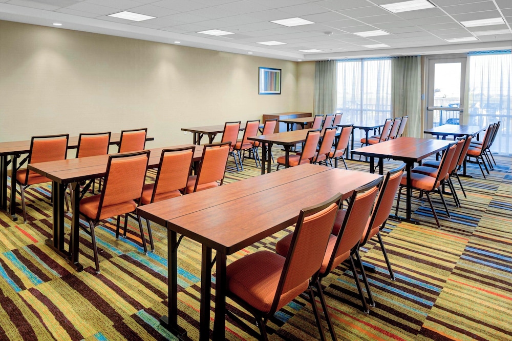 Fairfield Inn & Suites by Marriott Hollister - photo 34