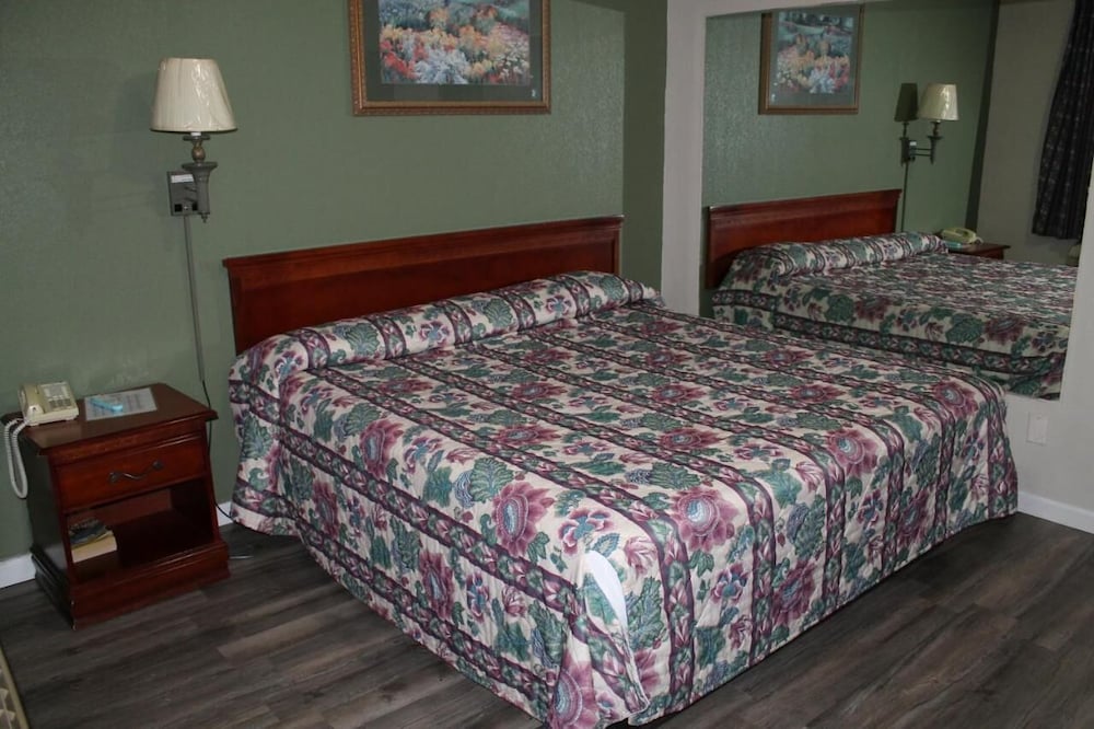 American Motor Inn - photo 15