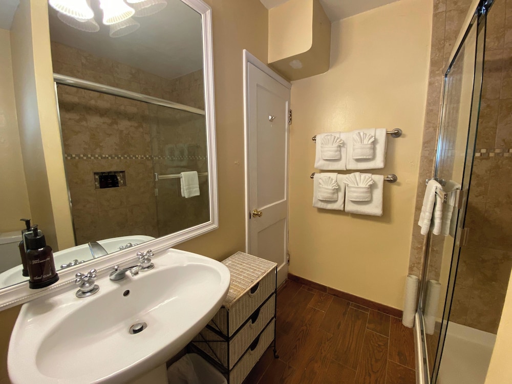 Carmel Green Lantern Inn - photo 8