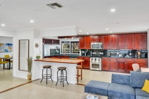 Vacation Villa W Heated Pool Beach & Casino in Hollywood, United States