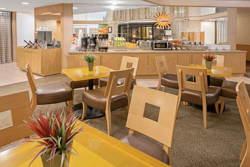 La Quinta Inn & Suites by Wyndham Salt Lake City Layton - photo 26