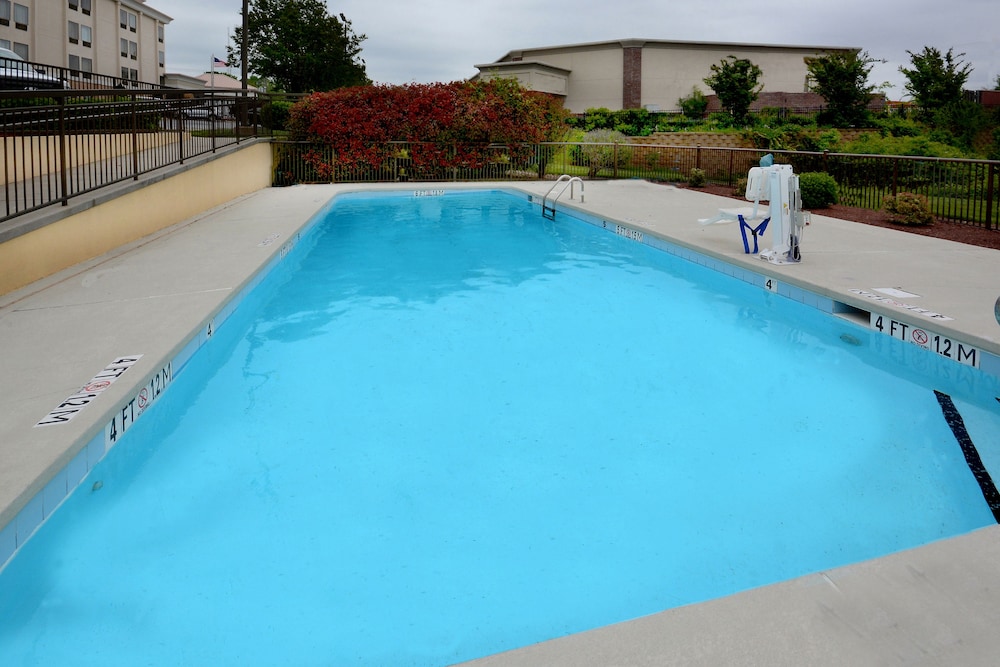 Holiday Inn Express Greensboro I 40 at Wendover an Ihg Hotel - photo 34
