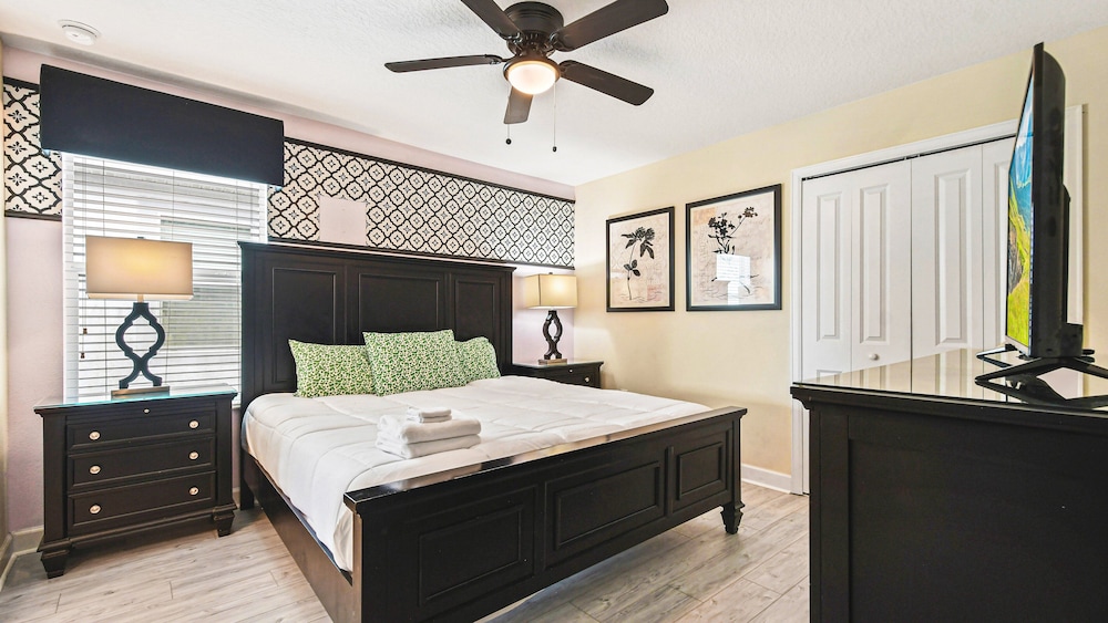 Elegant Home With Resort Amenities Gameroom - photo 8