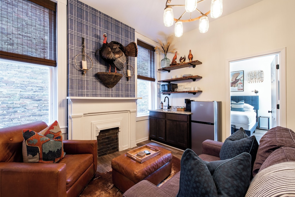 The Woodford Hotel - photo 8