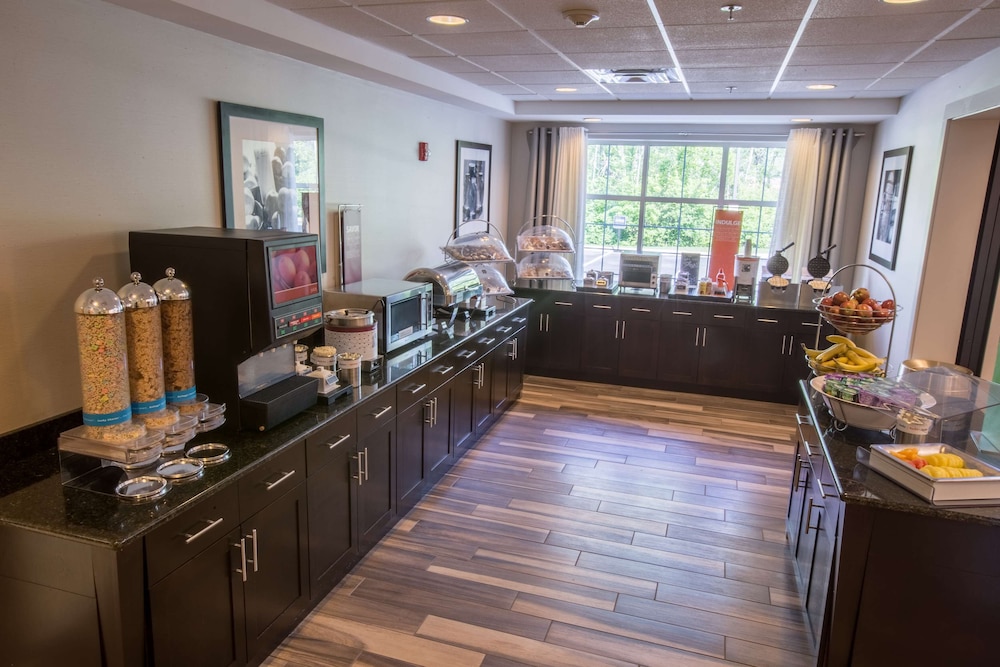 Hampton Inn & Suites Berkshires Lenox - photo 37