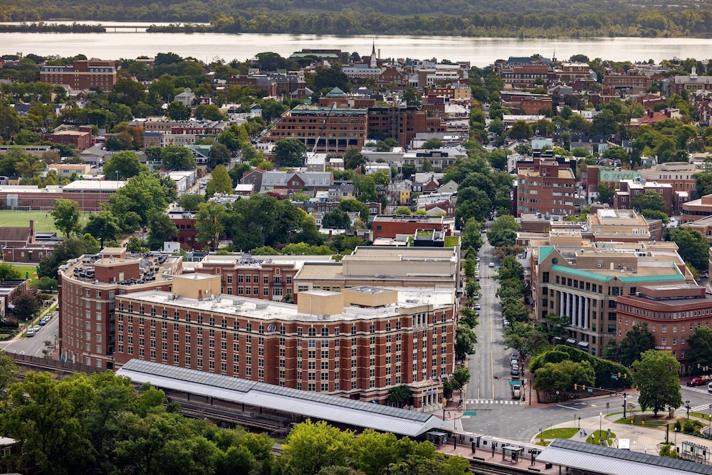 Hilton Alexandria Old Town in Alexandria, United States