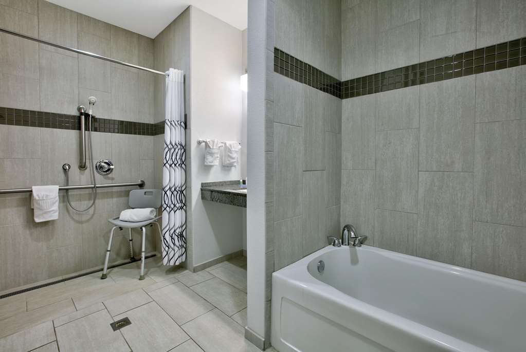 La Quinta Inn & Suites by Wyndham Lubbock Southwest - photo 17