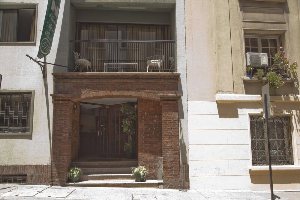 Apart Hotel Carlton House in Santiago, Chile