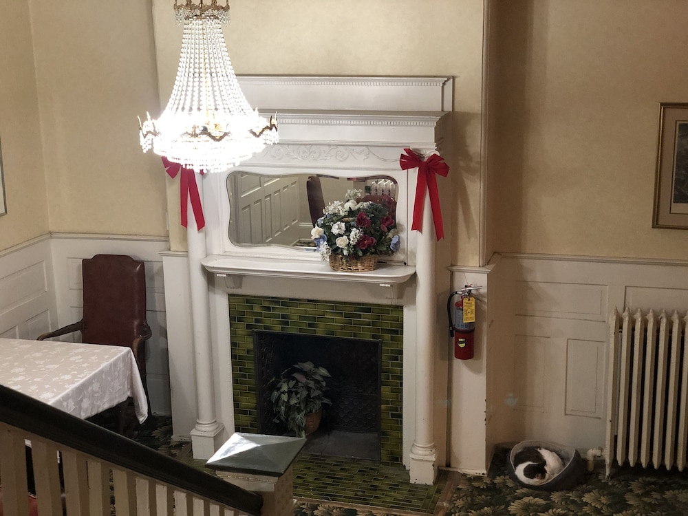 Windsor Inn Hotel - photo 21