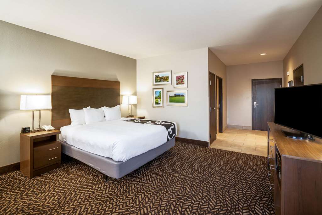 La Quinta Inn & Suites by Wyndham Tuscaloosa University - photo 9