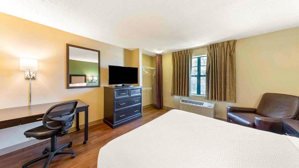 Studio 6 Extended Stay Indianapolis IN North Carmel - photo 13