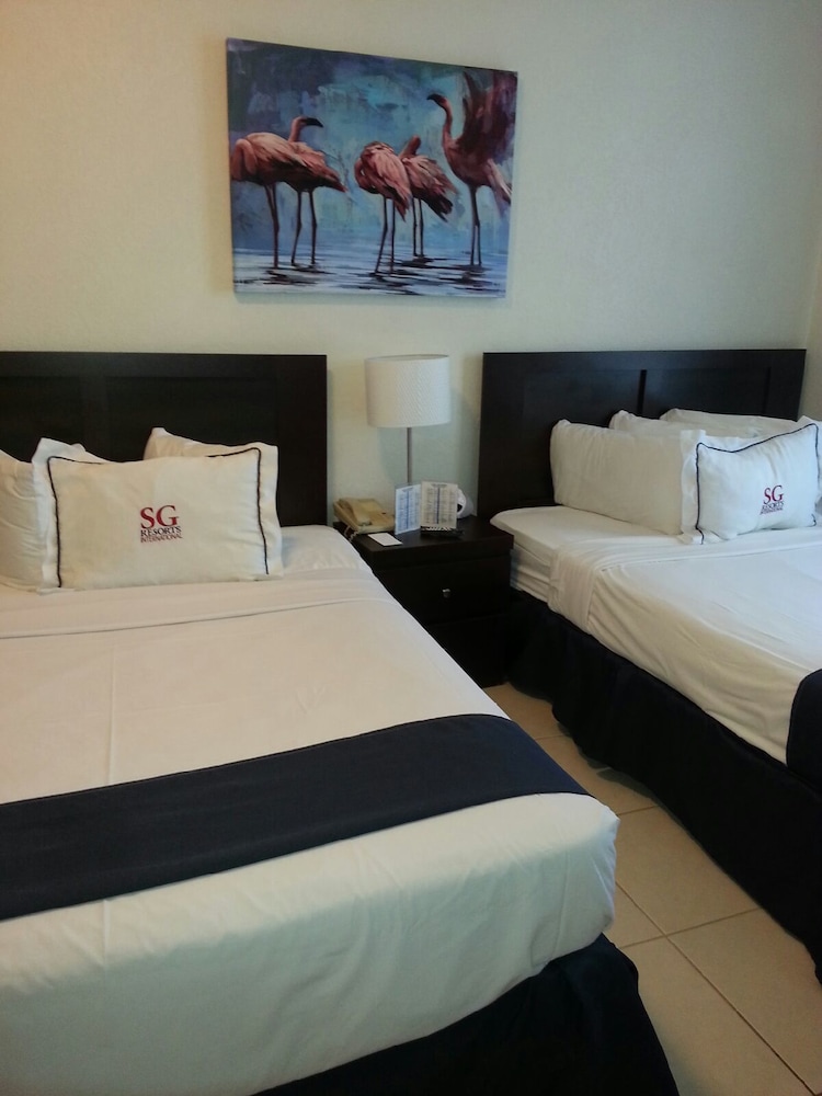 Hollywood Beach Resort Large Studio Sleeps 4 - photo 6