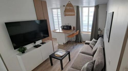 La Terrasse Hyper Centre Au Calme Avec Stationnement in Cherbourg-Octeville, France