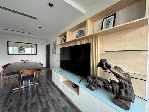 W8 CONDO TOP Floor LUXE 3 Bedroom Penthouse Hip central Bangkok area 5 mins from Thonglo BTS station