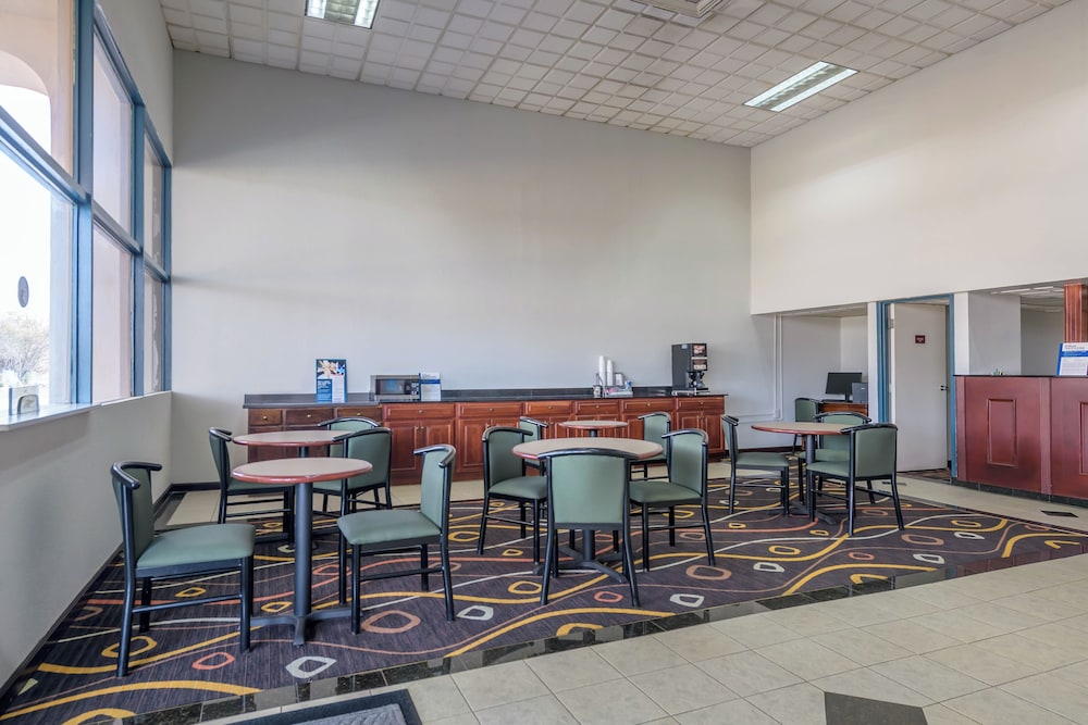 Motel 6 Forsyth GA Tift College - photo 24