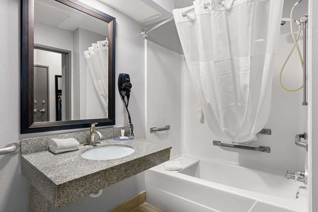 Clarion Pointe Hinesville Near Fort Stewart - photo 12