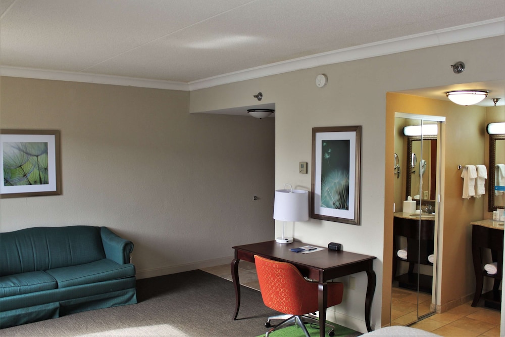 Hampton Inn Americus - photo 7