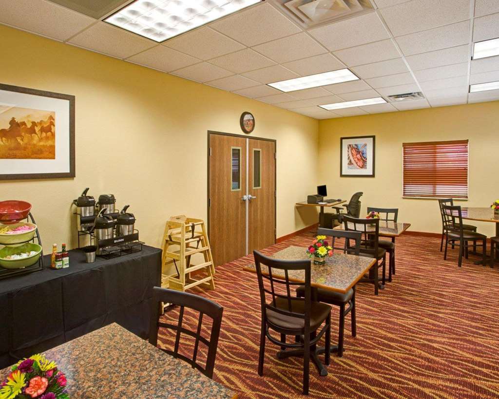Rodeway Inn & Suites - photo 29
