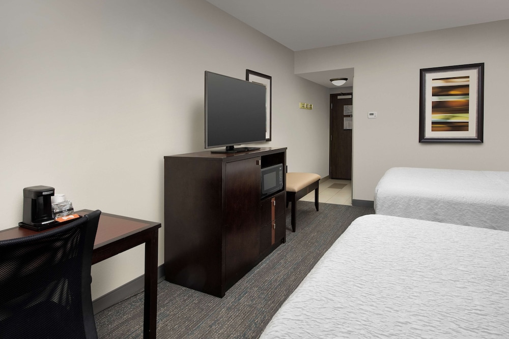Hampton Inn & Suites Alpharetta - photo 12