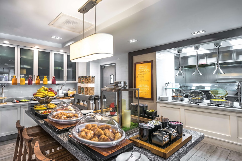 Hilton Garden Inn Reagan National Airport - photo 32
