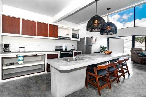 Private pool & rooftop patio Hot tub AC WI FI in Jaco, Costa Rica