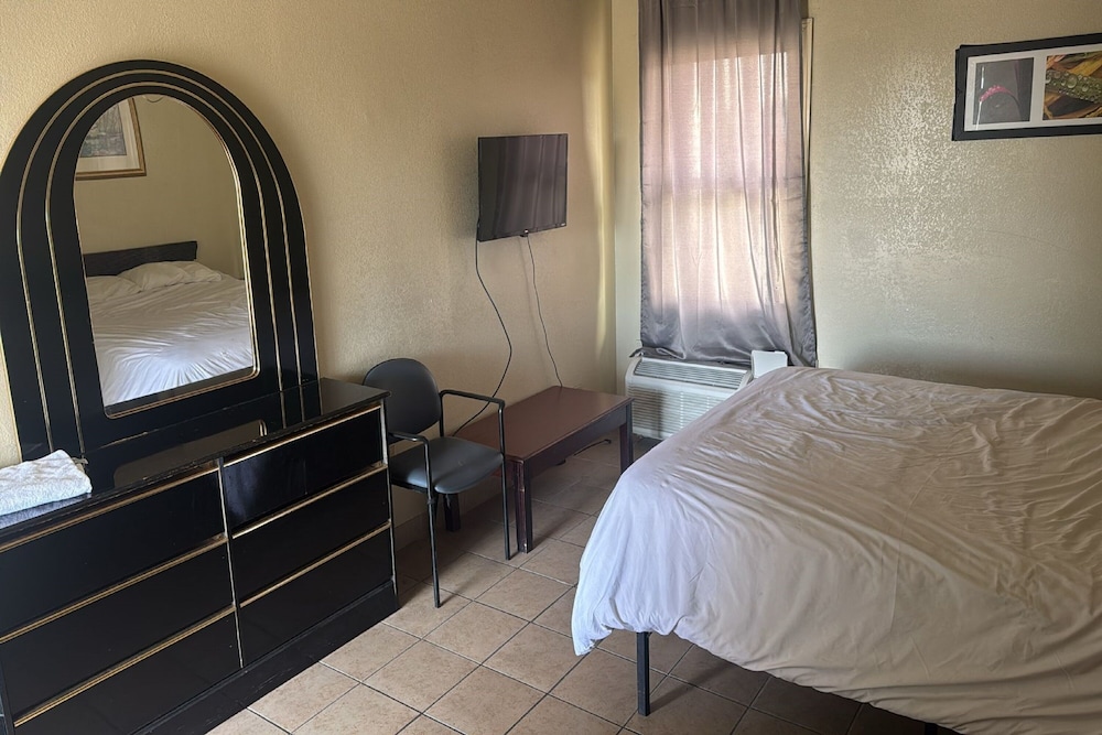 Cole Manor Motel By Oyo Love Field Market Center - photo 3
