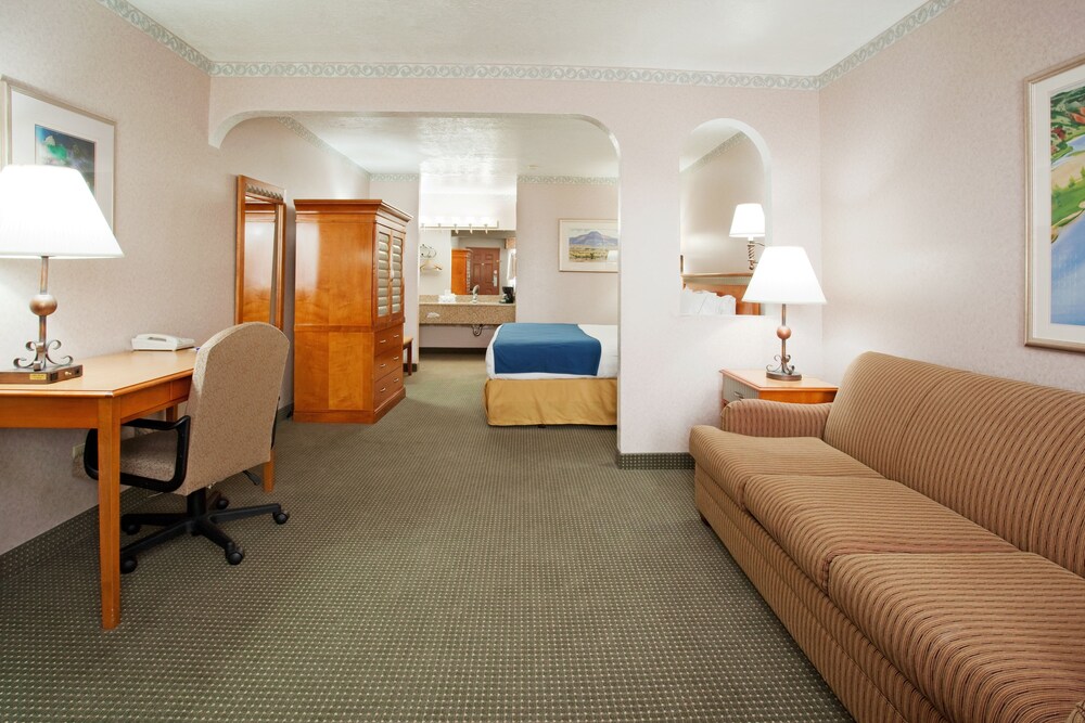 SureStay Plus Hotel Albuquerque I40 Eubanks - photo 7