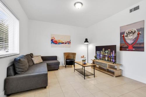 Comfy 2BR Apt on 8th Street Enjoy Latin life — 4-Star Luxury Hotel in Miami, United States