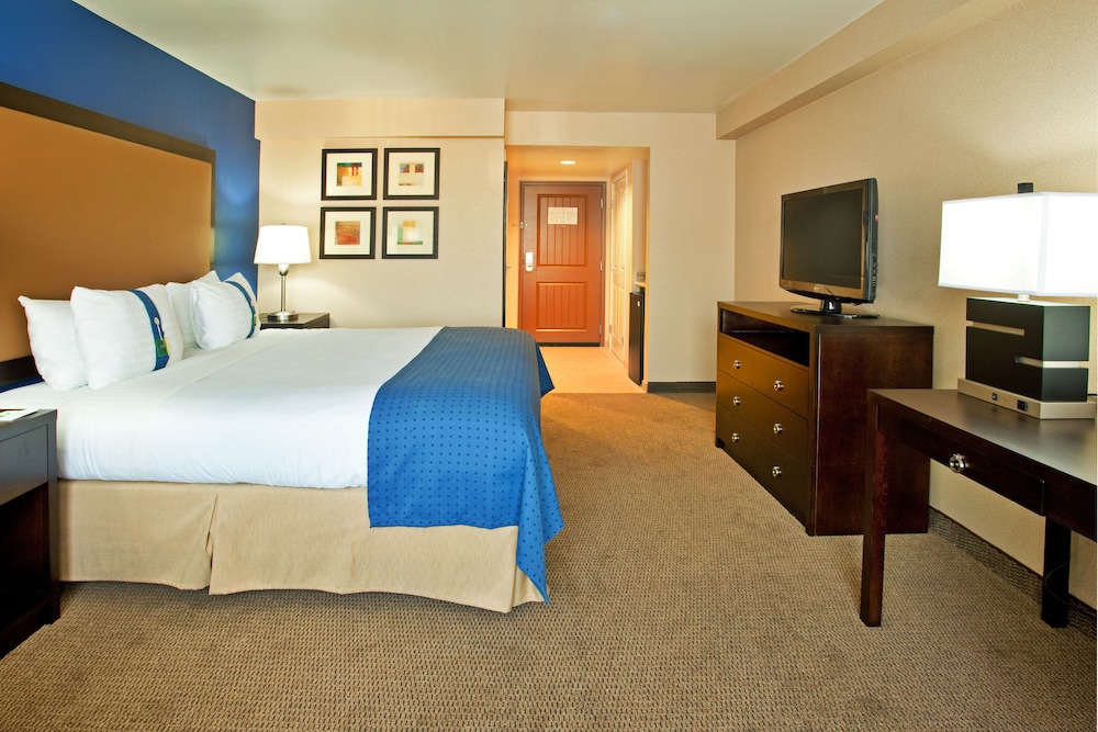 Holiday Inn Hotel & Suites Phoenix Airport By Ihg - photo 6
