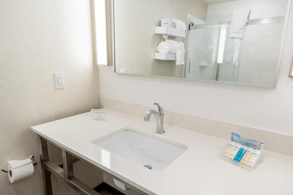Hilton Garden Inn Salina - photo 24