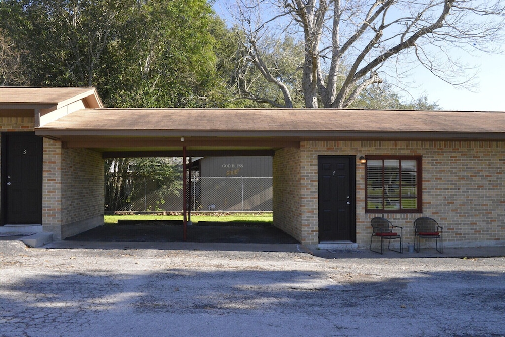 Shiner Country Inn - photo 30