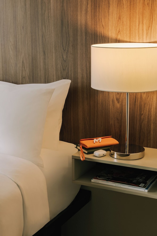 The Point Hotel & Suites by Sonder - photo 14