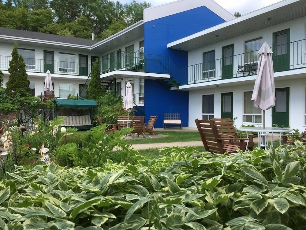 Hôtel Motel Les Voitures d’Eau in Baie-Saint-Paul, Canada