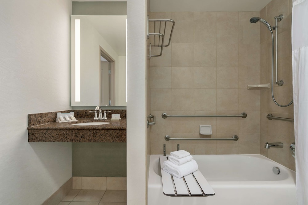 Hilton Garden Inn Charlotte Ayrsley - photo 20