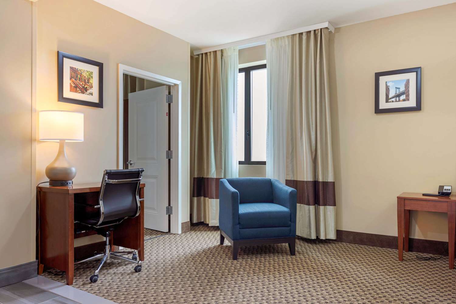 Comfort Inn and Suites Near JFK Air Train - photo 15
