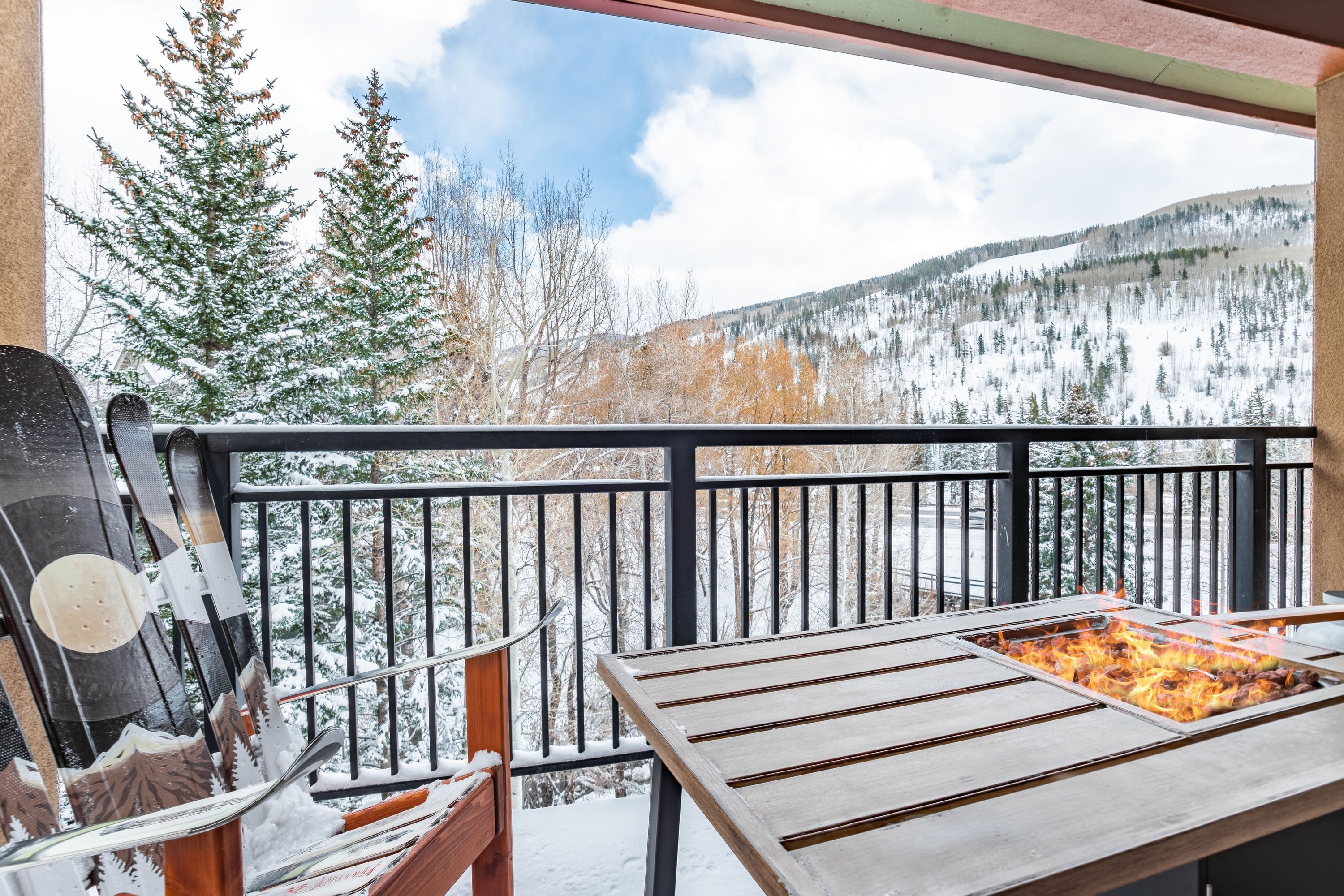 Cloud 9 by Avantstay Located at the Base of Vail Ski Resort w Community Pool & Hot Tub - photo 3