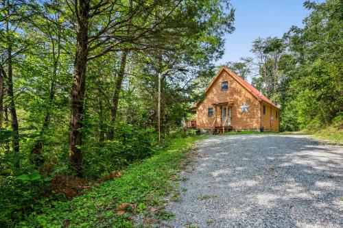 Bear Tracks Lodge By Avada Properties — 4-Star Luxury Hotel in Sevierville, United States