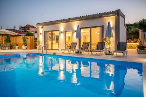Halaro Villa — 4-Star Luxury Hotel in Gerani, Greece
