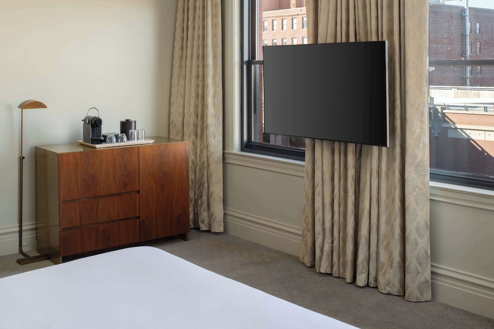 Hotel Savoy Kansas City Tapestry Collection by Hilton - photo 10