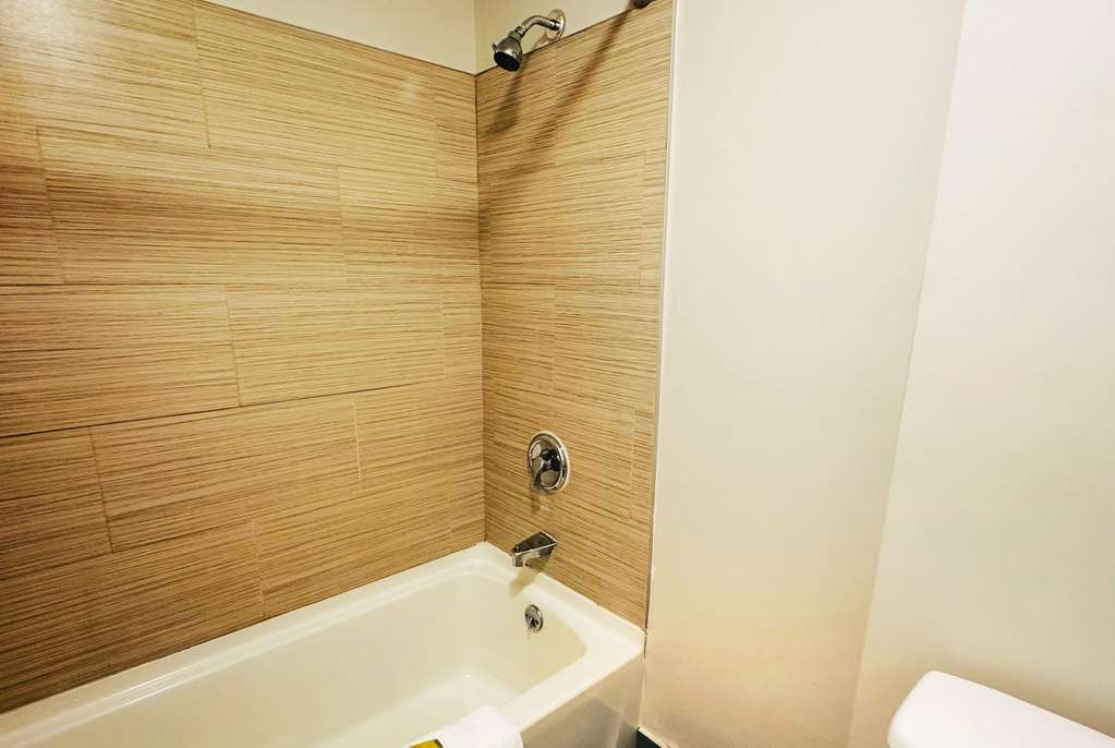 Baymont Inn and Suites by Wyndham Columbus Near OSU - photo 54