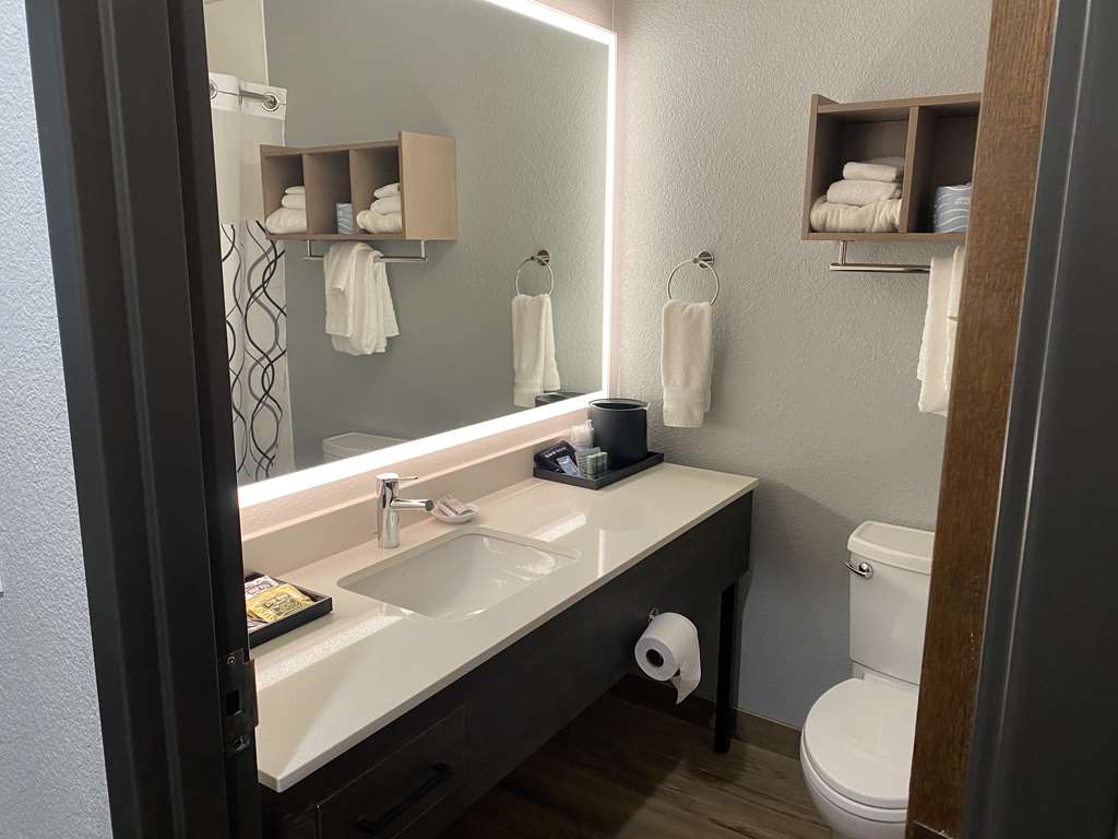 Best Western Lake Lucille Inn - photo 25