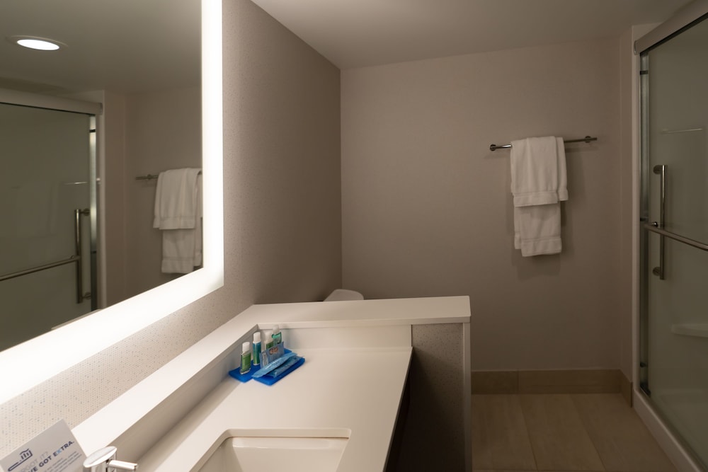 Holiday Inn Express Boston by IHG - photo 40