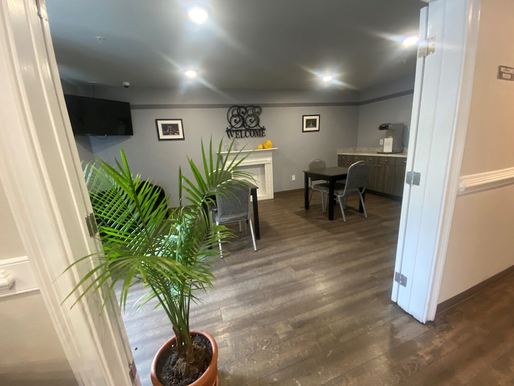 WoodSpring Suites Atlanta Airport - photo 2
