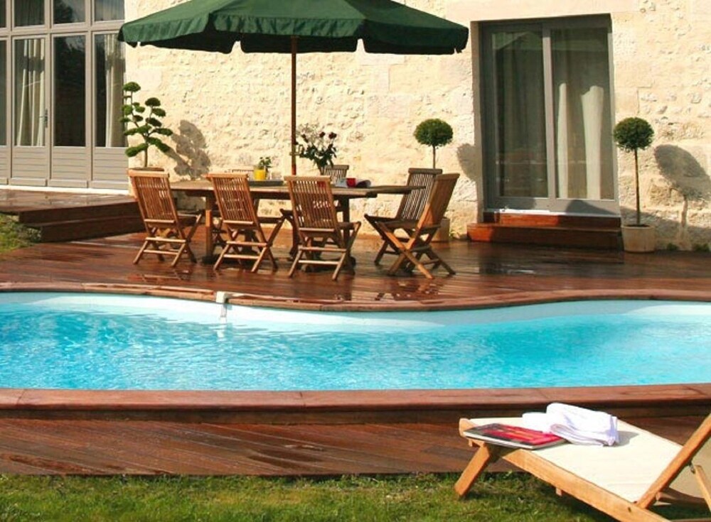 Domaine Du Grand Tourtre - carbon neutral hotel in Chalais