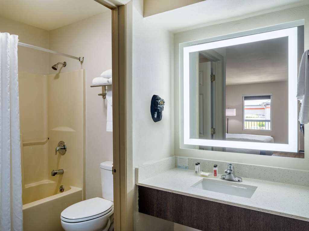 Days Inn by Wyndham Clemson - photo 18