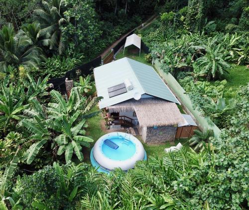 Fare Honu Cook S Bay Moorea — Unknown City